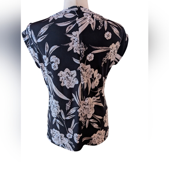Karl Lagerfeld Sleeveless Black And White Floral Blouse, Crew Neck Size M - Picture 2 of 8